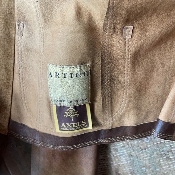 Italian brown buttery soft leather jacket with buttons and neck ruffle. - Picture 8 of 8